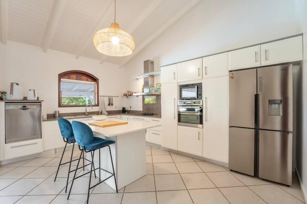 Spacieuse Villa Corossol Avec Piscine Et Jeux Exterieurs Le Gosier  Zewnętrze zdjęcie