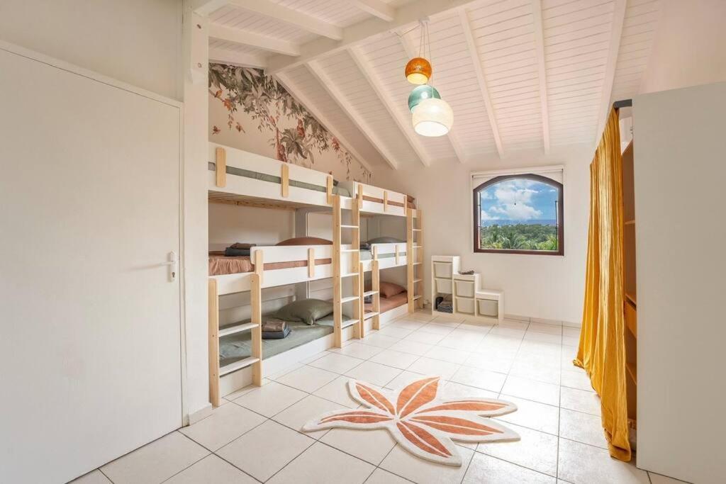 Spacieuse Villa Corossol Avec Piscine Et Jeux Exterieurs Le Gosier  Zewnętrze zdjęcie