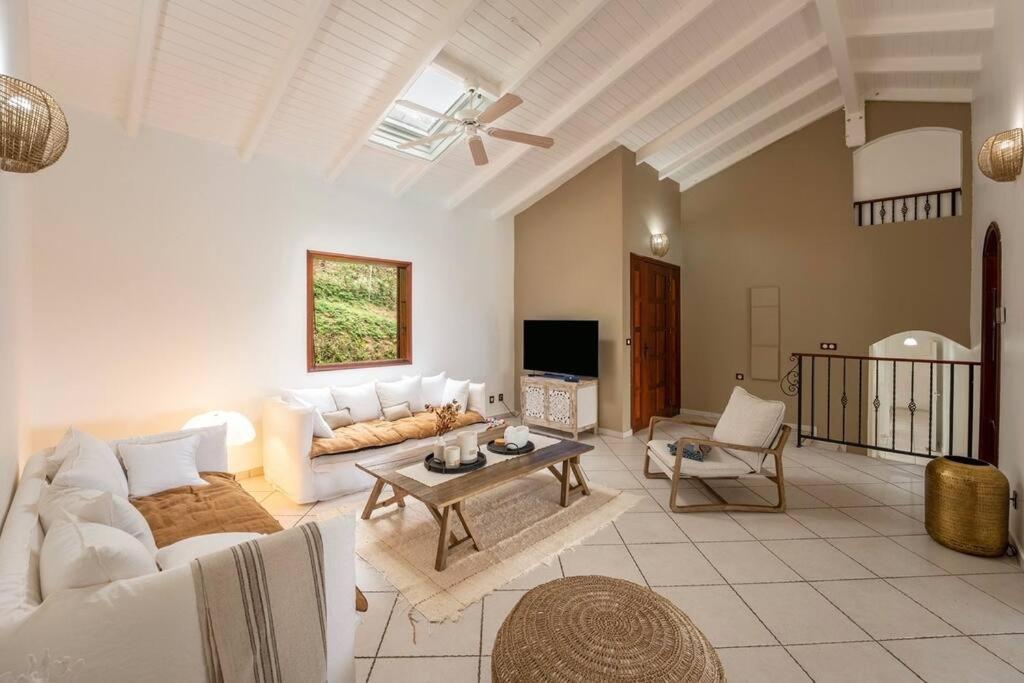 Spacieuse Villa Corossol Avec Piscine Et Jeux Exterieurs Le Gosier  Zewnętrze zdjęcie